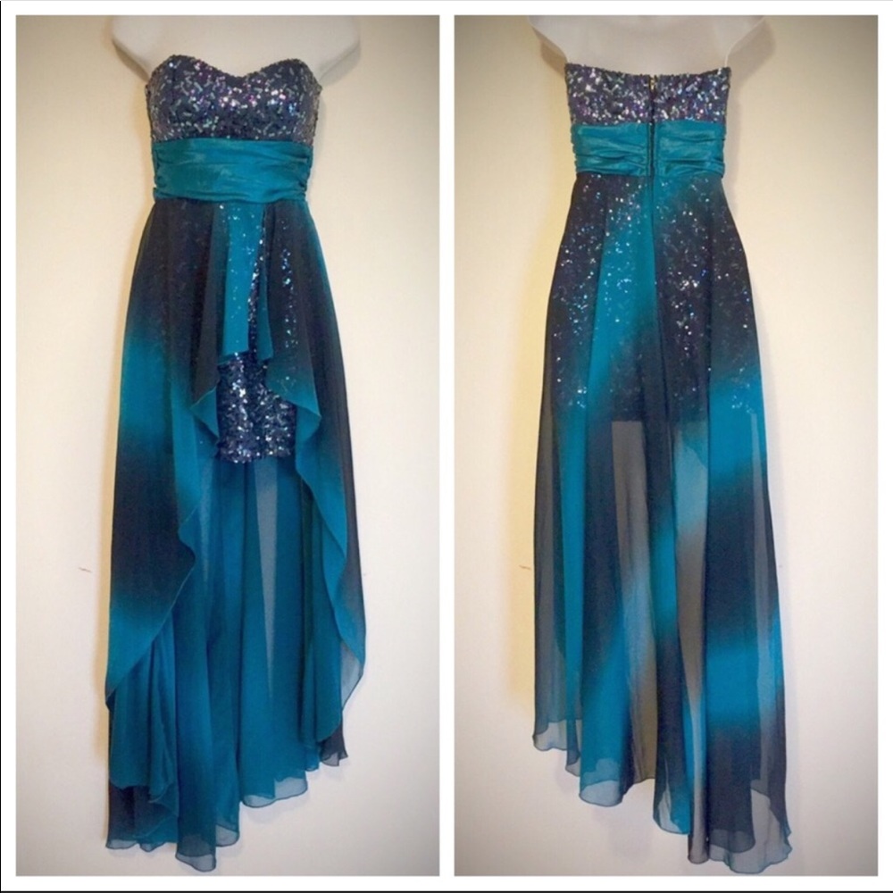 SPEECHLESS Strapless Formal Dress